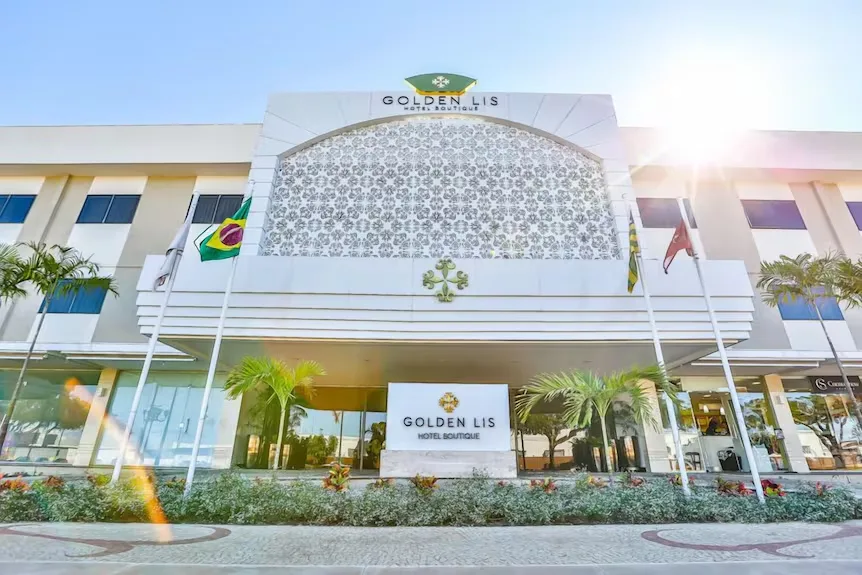 Front entrance of Golden Lis Hotel Boutique in Goiânia