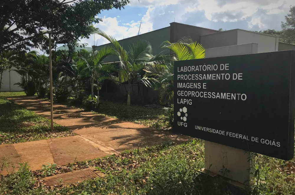Entrance to the LAPIG building on the UFG Campus Samambaia